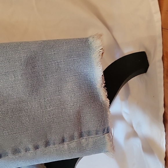 Jessica Simpson distressed embroidered jeans - Picture 4 of 5